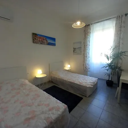 Tora * لا سبيتسْيا